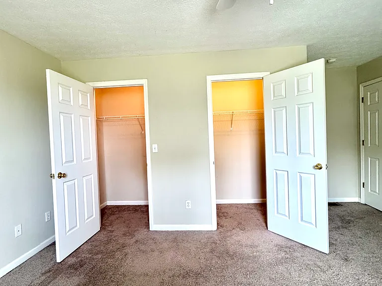 638 Hampton Way #B — Photo 5