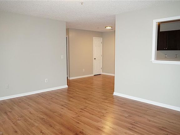 5th image of 903-1A Hanahan Ct