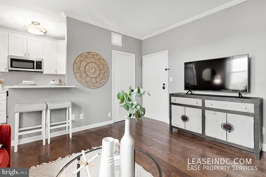 1 bed, 548 sqft, $2,375 — Photo 3