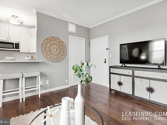 3rd image of 2001 16th St NW APT 704