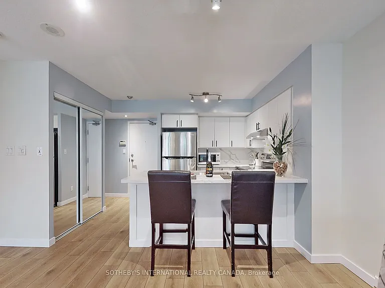 230 King St E #410 — Photo 5