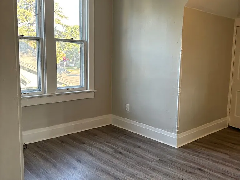 516 W Main St — Photo 11