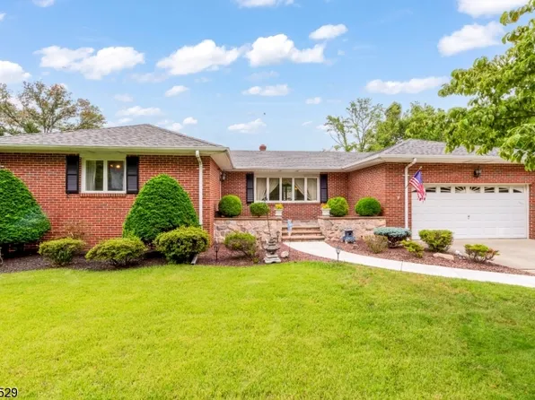 158 Hardenburg Ln, East Brunswick, NJ 08816