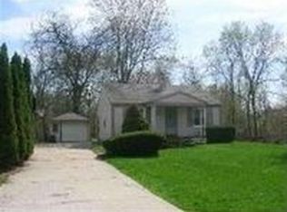 9473 Whitall Ln, Grosse Ile, MI 48138