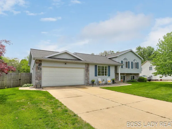 618 Sunmeadow Dr SE, Grand Rapids, MI 49508