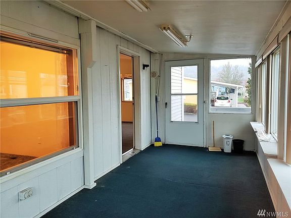 Covered Patio/ Sun Porch