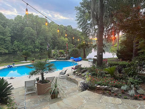 4th image of 277 N Lake Dr