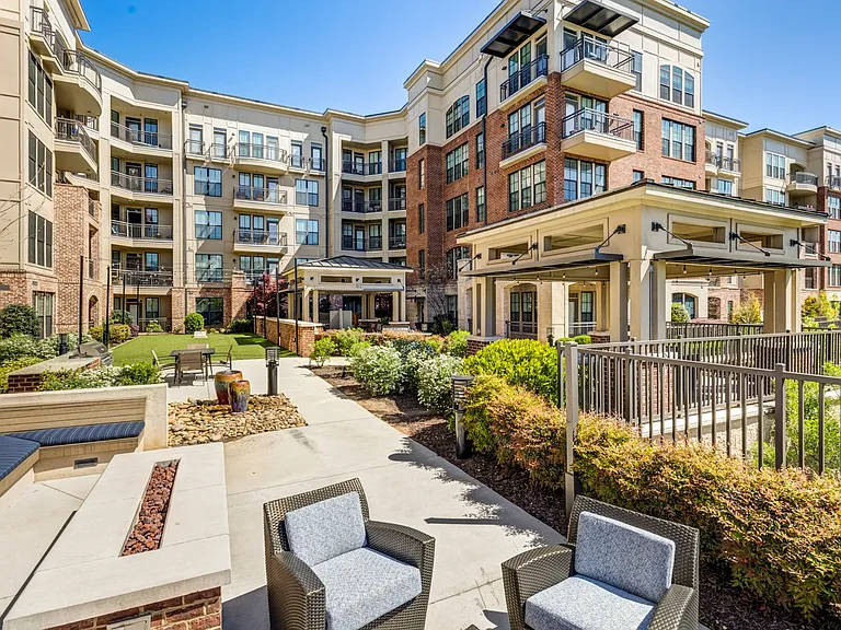 District West — Photo 30