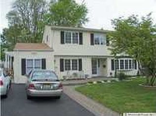 3 Woodcrest Dr, Old Bridge, NJ 08857