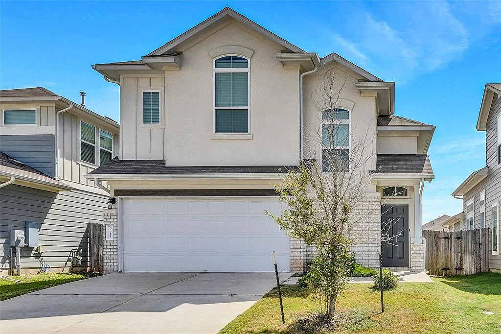 3 bed, 2.5 bath, 1900 sqft, $2,450 — Photo 1
