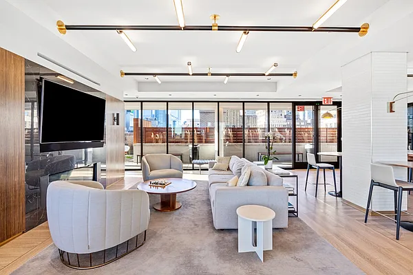 Rented by Greystar | media 34