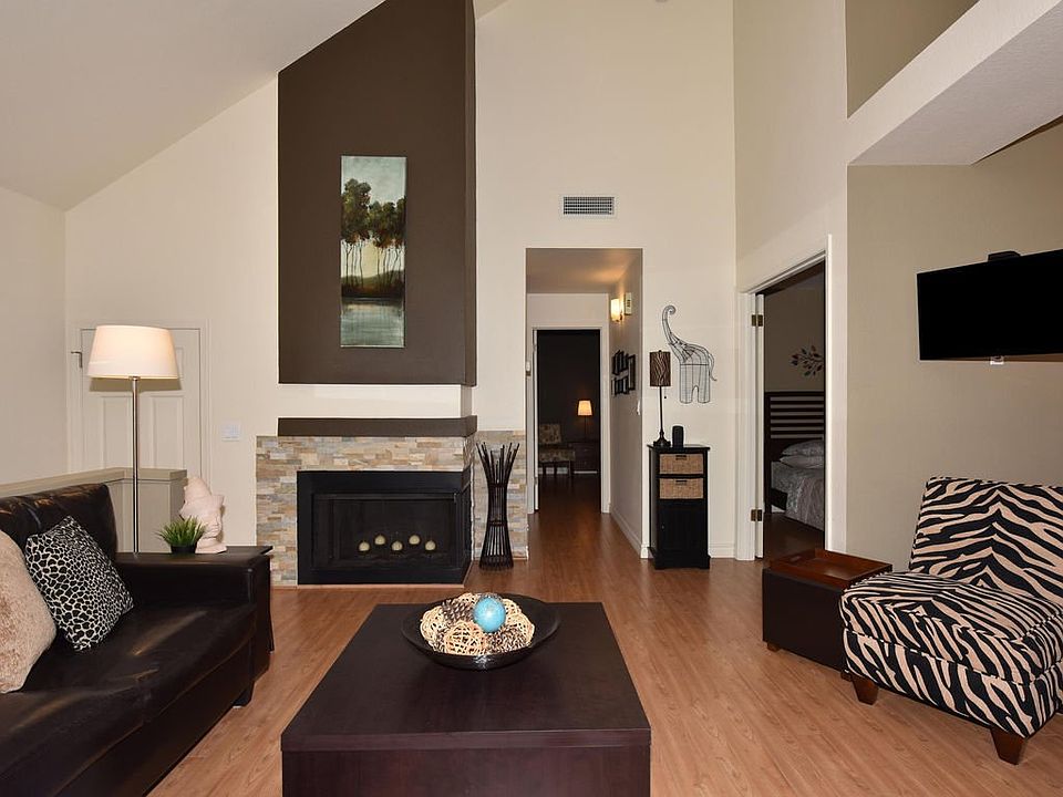 1st image of 1001 N Pasadena St Unit 32