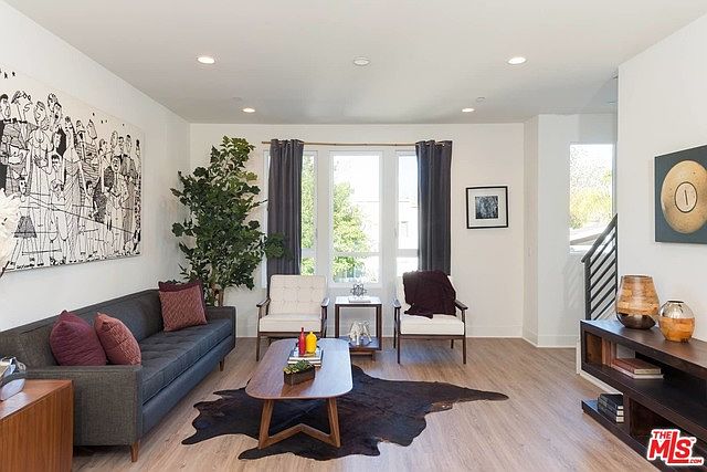 1st image of 10710 Bloomfield #3