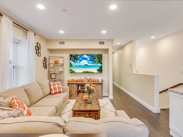44 W Eagle St #3 — Photo 6