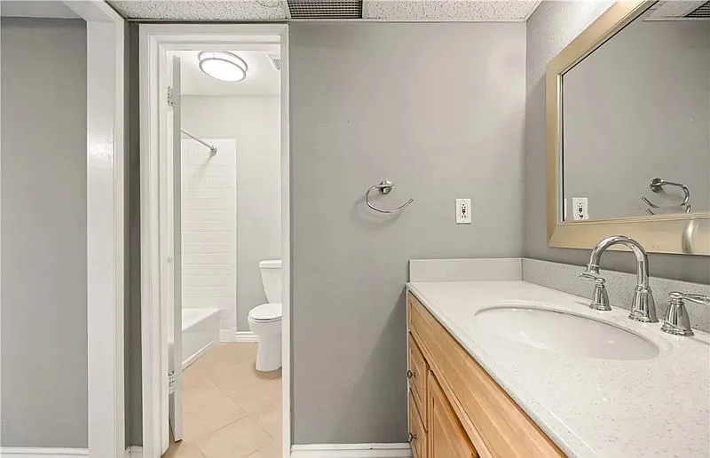 1 bed, 2.0 bath, 882 sqft, $2,500 — Photo 2