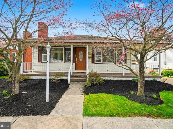 210 W Chestnut St, Cleona, PA 17042