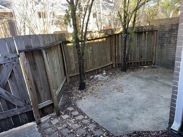 13784 Hollowgreen Dr — Photo 21