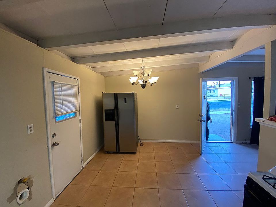 1st image of 300 N Muriel Dr