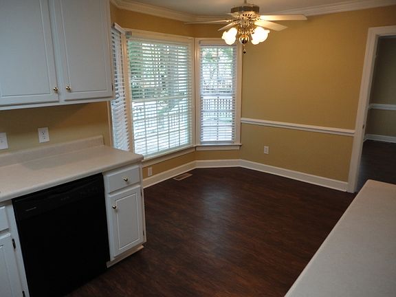 4th image of 506 Vintage Grove Ln