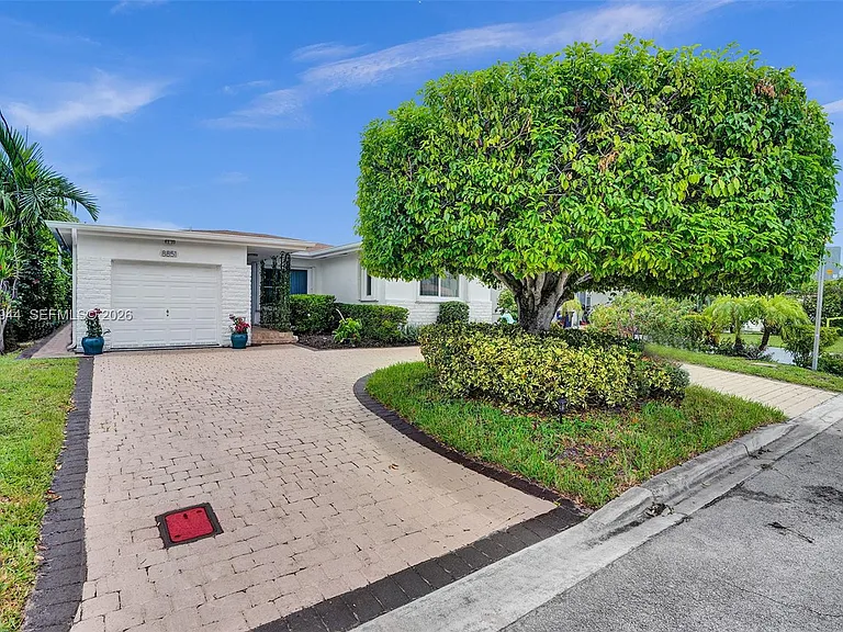 8851 Byron Ave — Photo 29