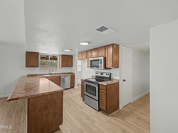 5th image of 331 N HUNT Drive N