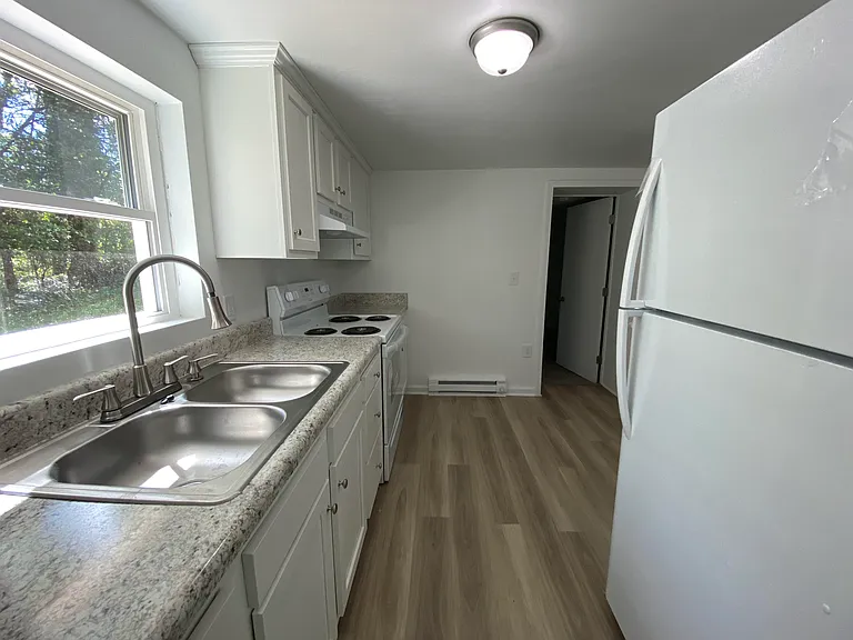 603 Strand Rd NE — Photo 3