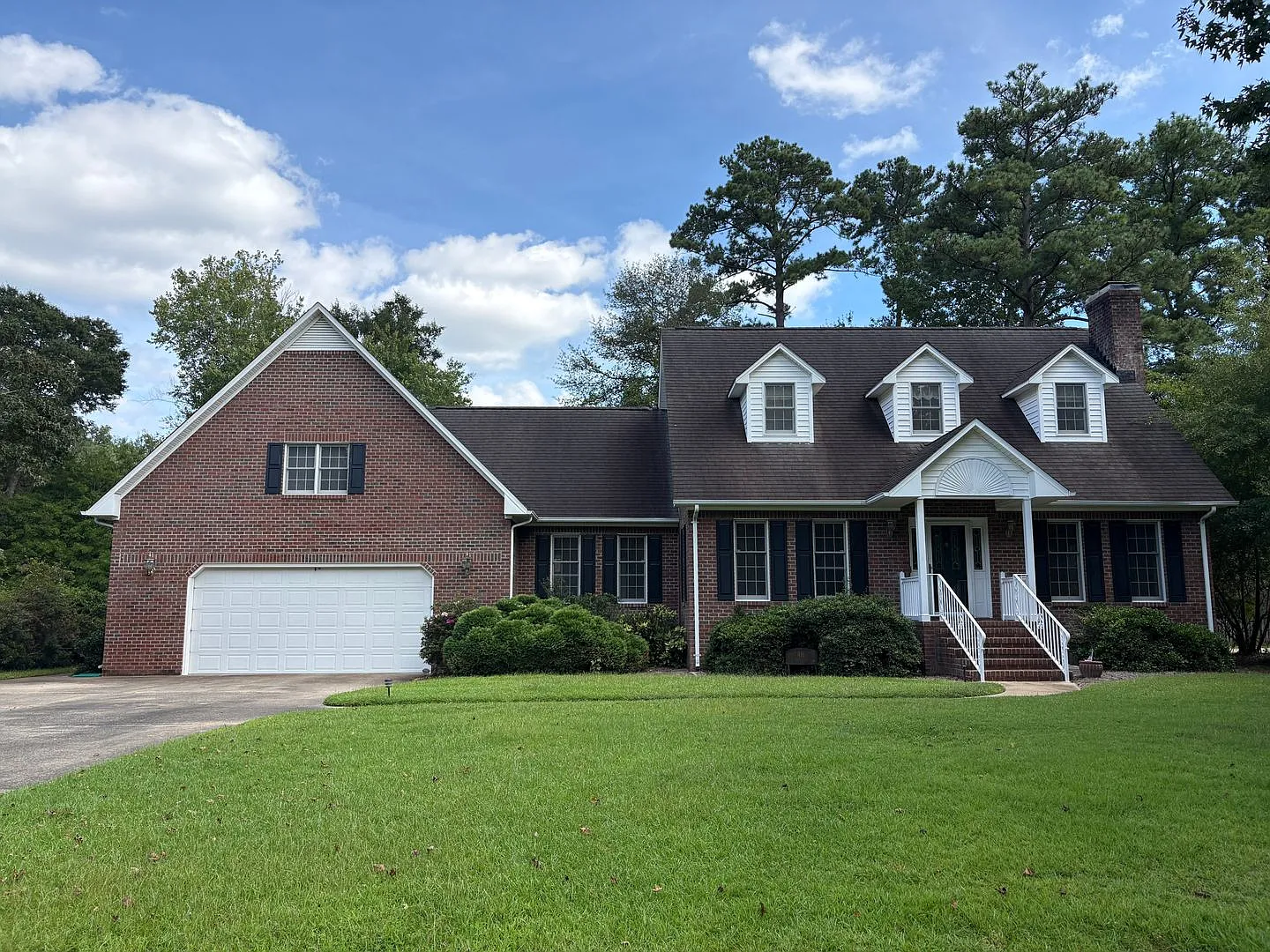 Beautiful 3BR/2.5BA Home in Trent Woods — Photo 1
