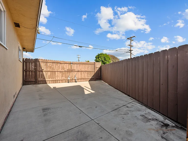 2260 Altadena Ave — Photo 21