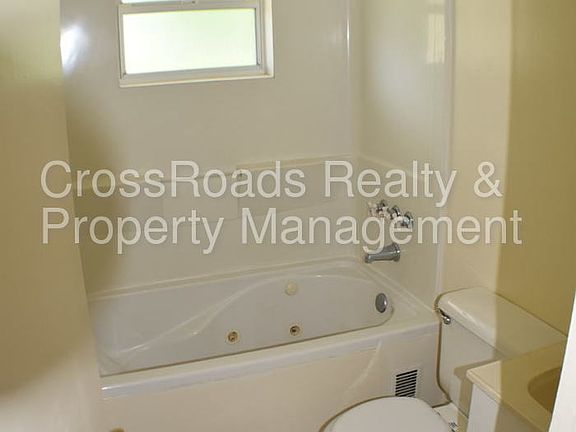 5th image of 622 NE 26th Ct APT 2