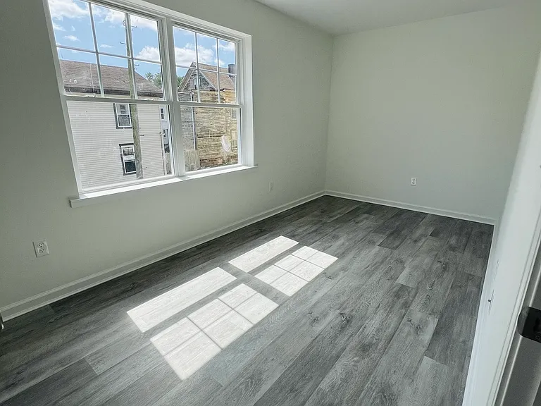 27 Pearl St #4 — Photo 5