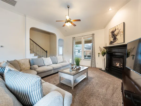 217 Mineral Point Dr, Aledo, TX 76008