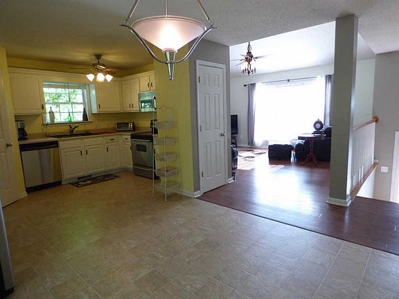 5th image of 1608 Cedar Springs Cir
