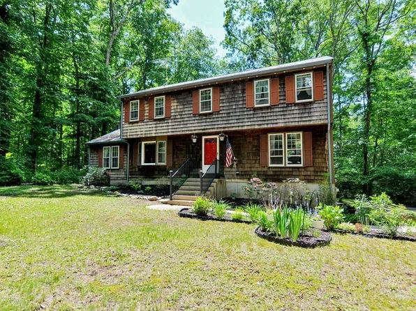 5 Oak Ter, Milford, MA 01757
