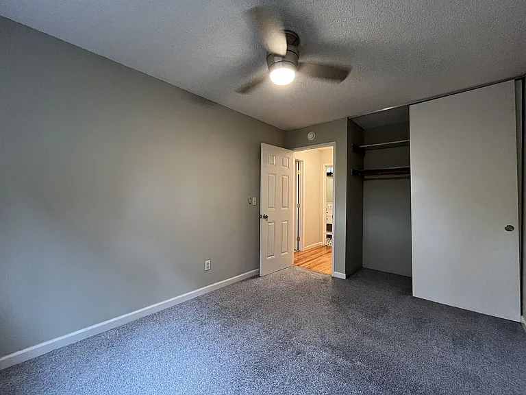 15827 NE Glisan St #5 — Photo 19