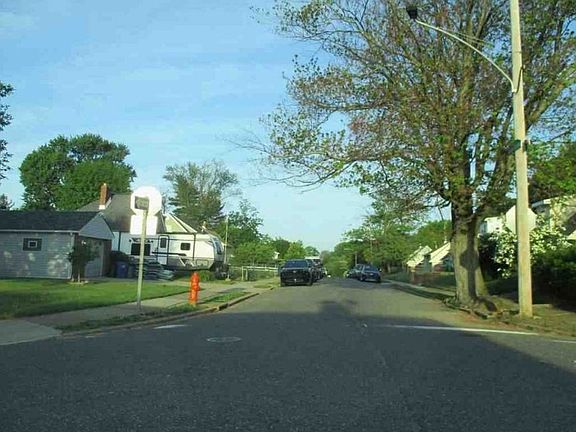 Exterior Neighborhood (street photo)