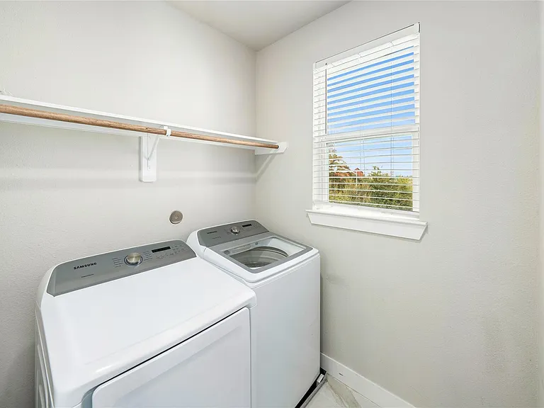 420 W 28th St #D — Photo 32