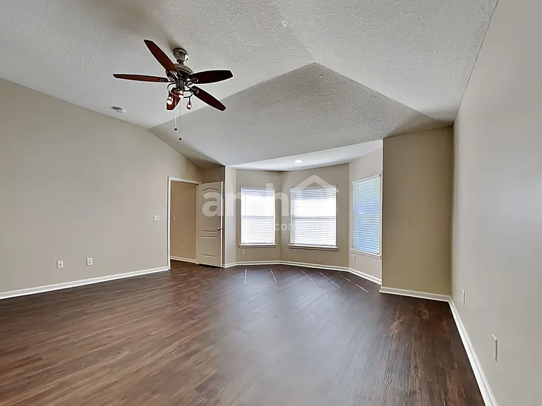 1756 Hollow Glen Dr — Photo 8