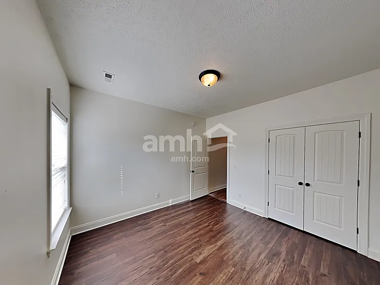 572 Laurel Ln — Photo 14