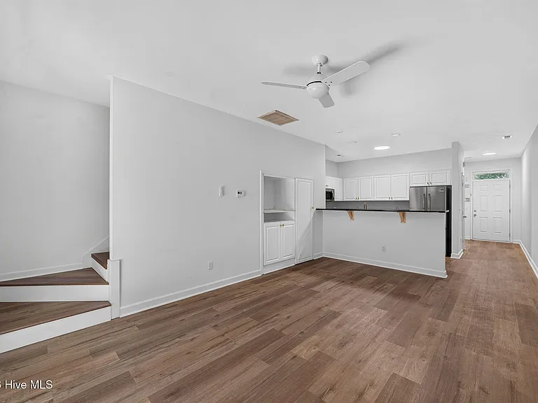 993 Downey Branch Ln — Photo 4