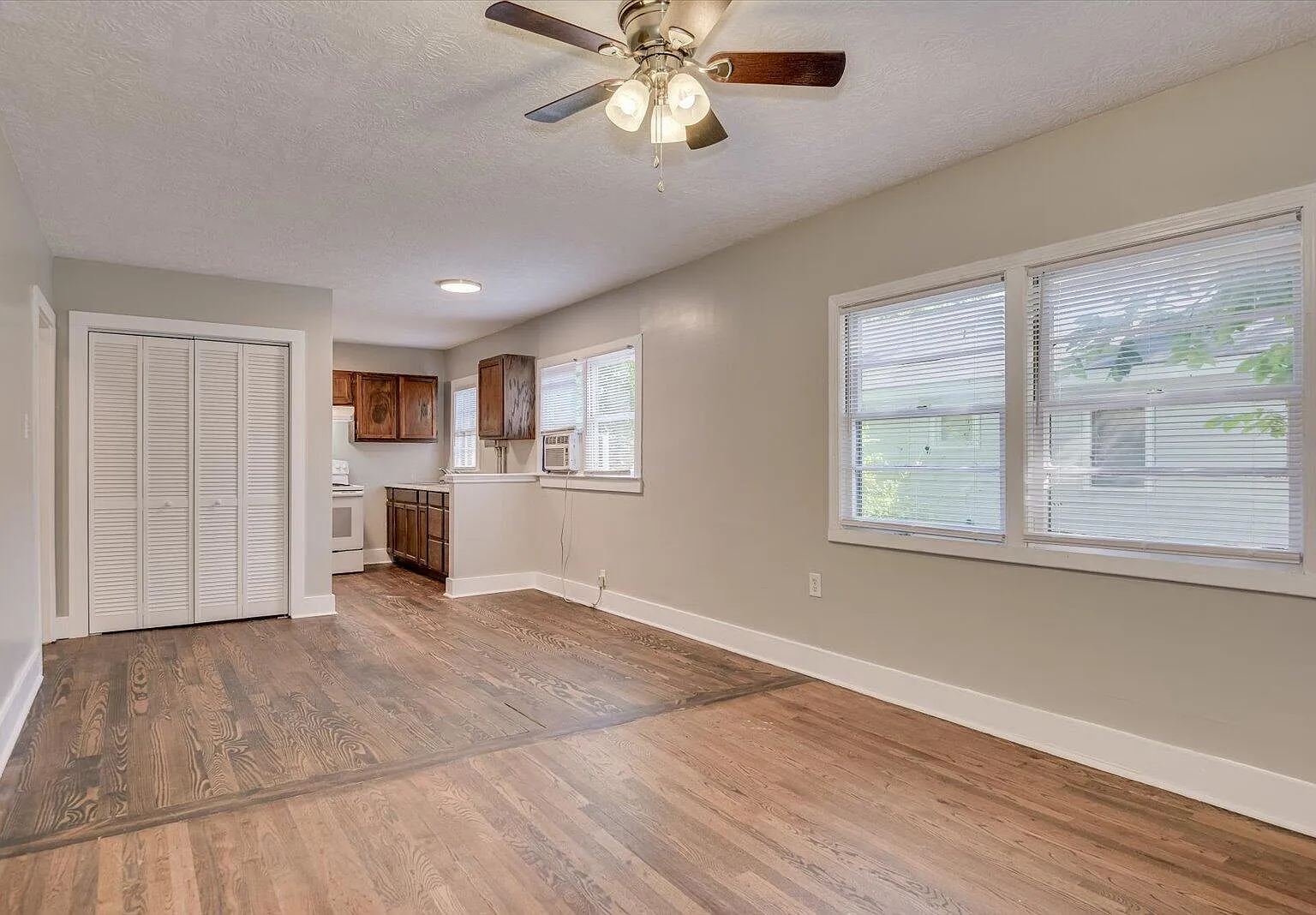 2 bed, 1.0 bath, 768 sqft, $950 — Photo 4
