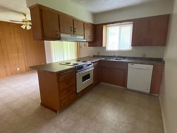 3rd image of 6518 Leonard Dr