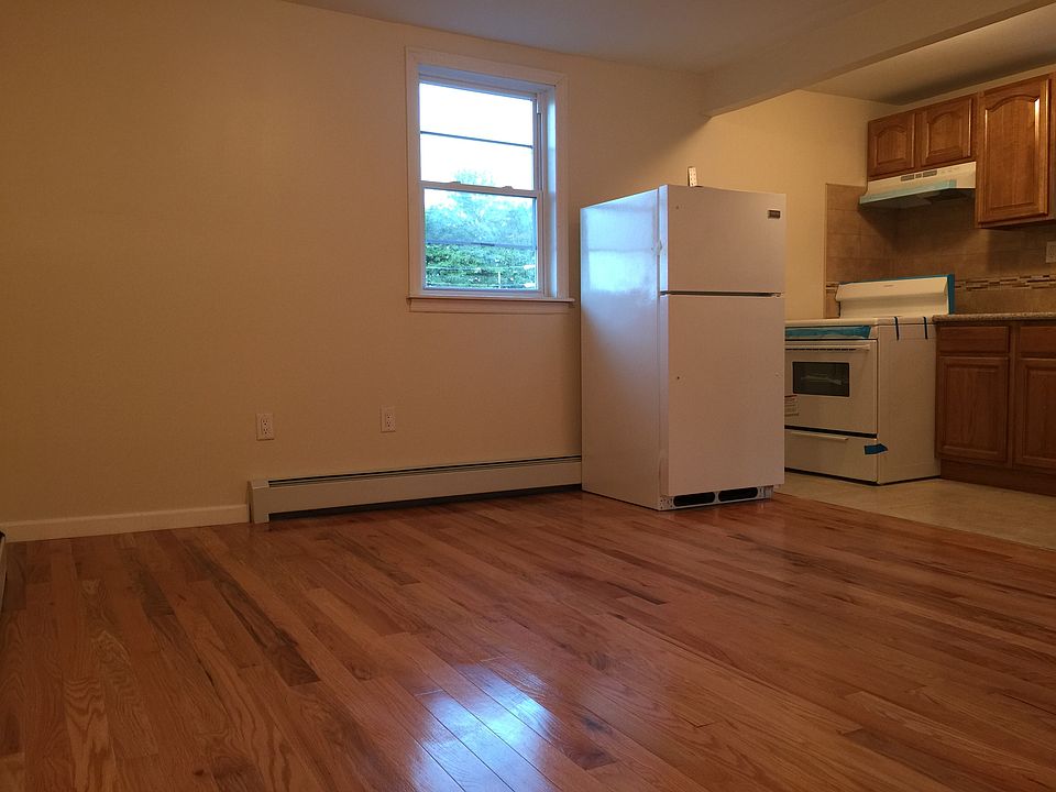 Living Room / Kitchen