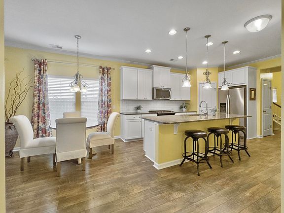 5th image of 3313 Pavilion Lake Dr
