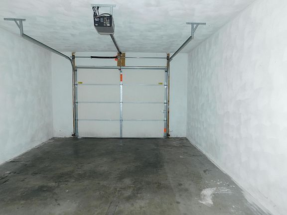 2nd image of 140 Autumn Pine Dr #140