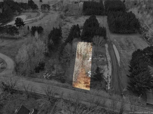 641 Dover Rd, Dieppe, NB E1A 7M3