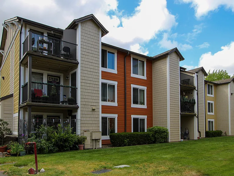 Lakewood Village — Photo 3