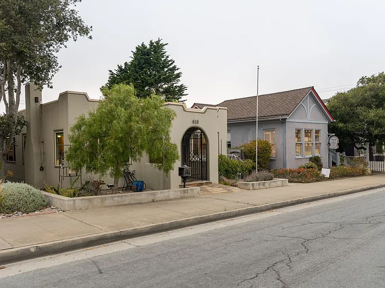 610 Forest Ave — Photo 2
