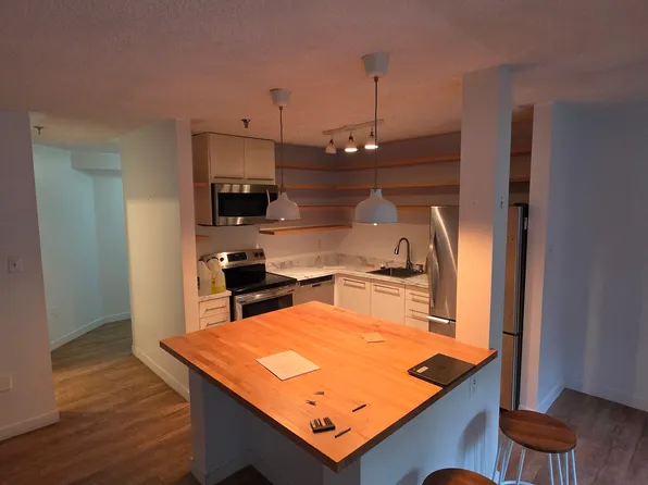 118 Farnham Gate Rd #302, Halifax, NS B3M 4A1