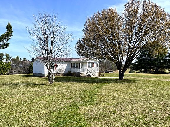 3rd image of 122 River Hill Rd