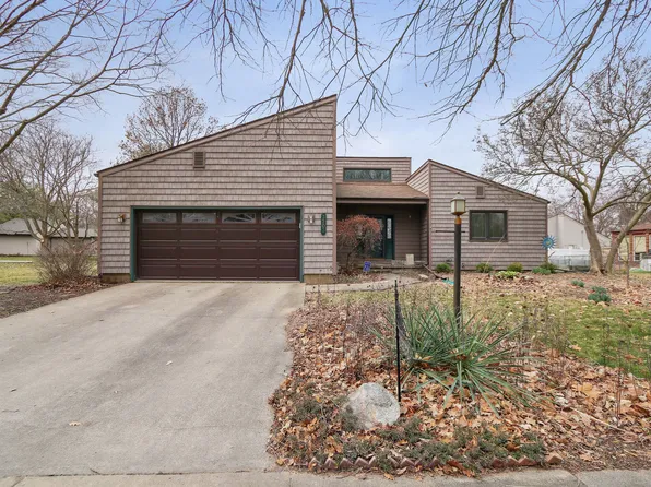 3203 Baronry Dr, Urbana, IL 61802